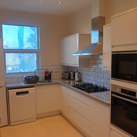London Luxury Spacious 2 Bedroom Apartment 4 Mins From Ilford Stn. Free Parking Экстерьер фото