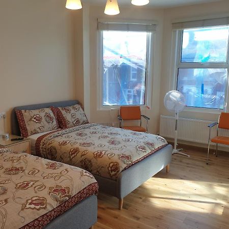 London Luxury Spacious 2 Bedroom Apartment 4 Mins From Ilford Stn. Free Parking Экстерьер фото