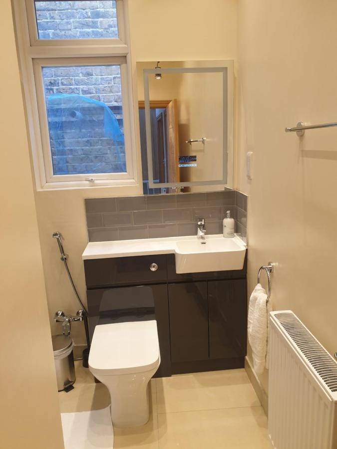 London Luxury Spacious 2 Bedroom Apartment 4 Mins From Ilford Stn. Free Parking Экстерьер фото