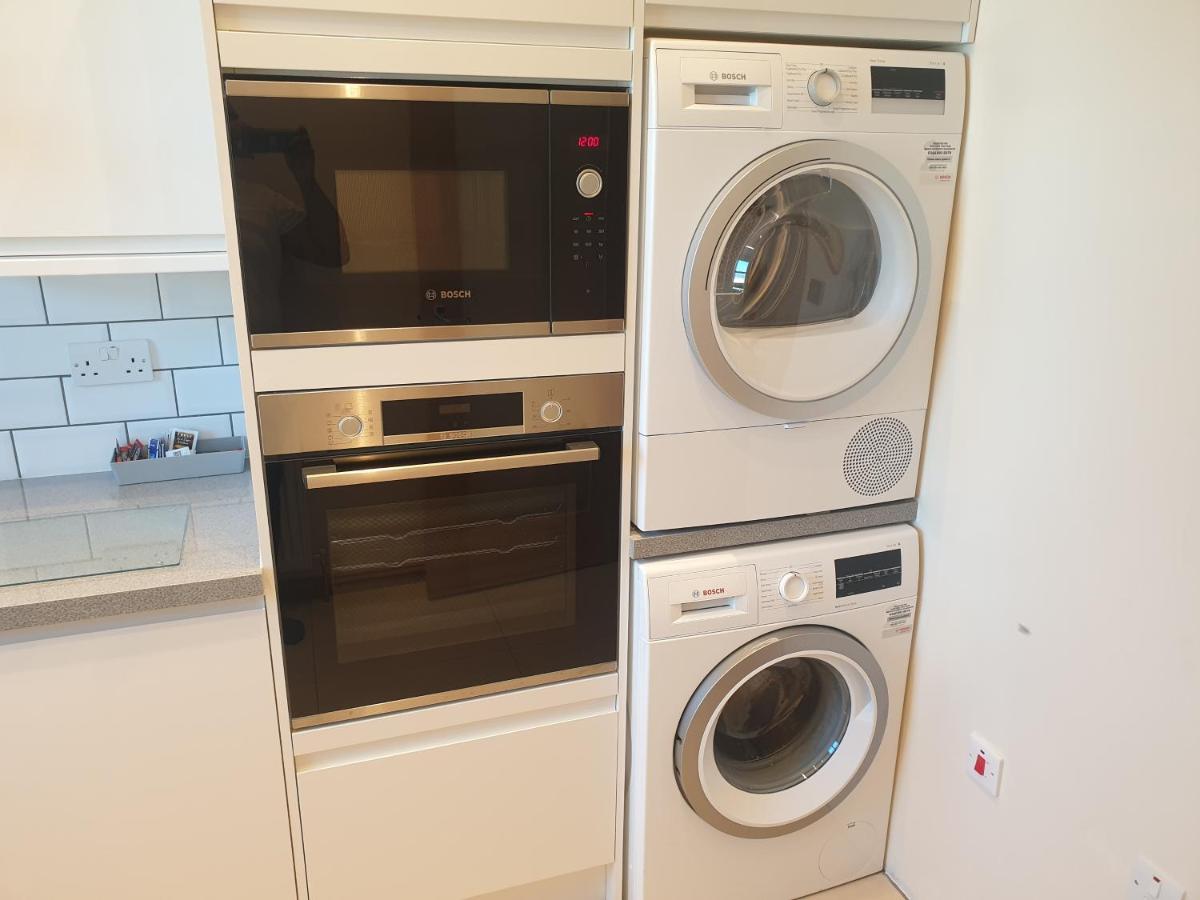 London Luxury Spacious 2 Bedroom Apartment 4 Mins From Ilford Stn. Free Parking Экстерьер фото