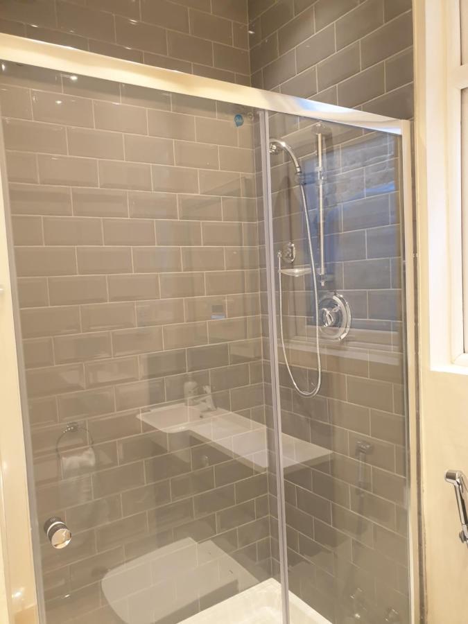 London Luxury Spacious 2 Bedroom Apartment 4 Mins From Ilford Stn. Free Parking Экстерьер фото
