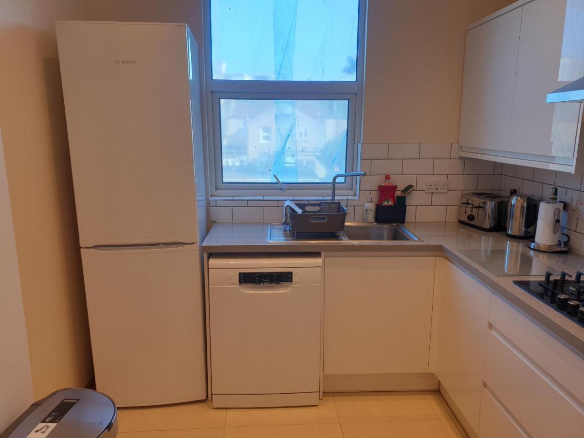 London Luxury Spacious 2 Bedroom Apartment 4 Mins From Ilford Stn. Free Parking Экстерьер фото